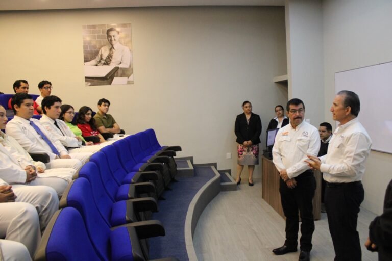 Sostiene rector de la UAT encuentro con universitarios de Medicina Tampico