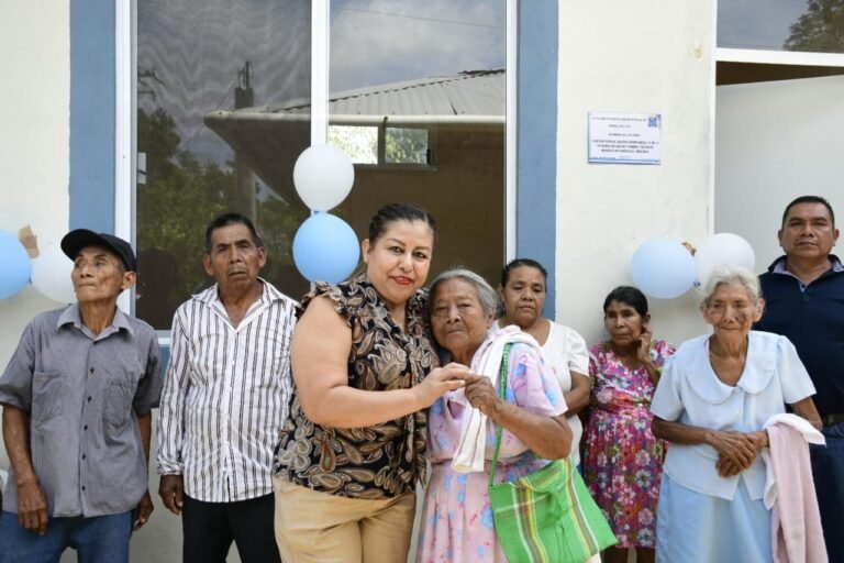 Entrega Ayuntamiento cuartos dormitorio en Maguey Primero Tecomate