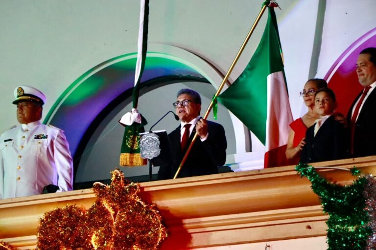 Enaltece Armando Martínez a los héroes que nos dieron patria y libertad