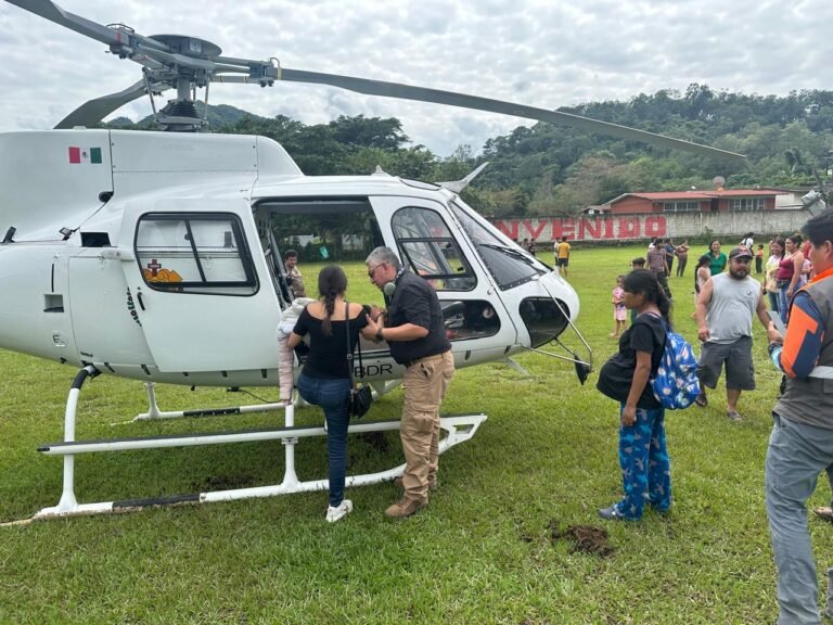Con puente aéreo, realizan 23 vuelos de rescate y entrega de víveres a municipios incomunicados