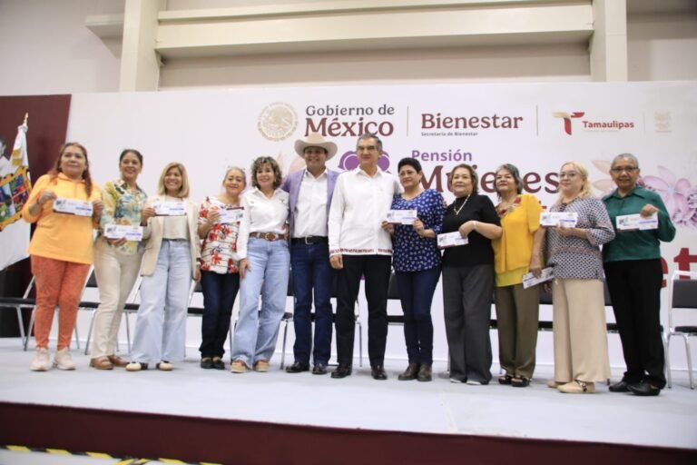 Entrega Américo tarjetas de Pensión Mujeres Bienestar; llegará a 93 mil tamaulipecas