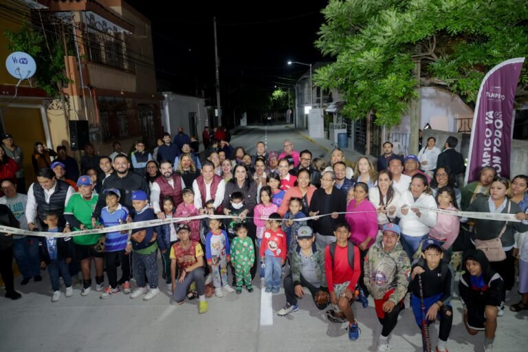 Mónica Villarreal Anaya inaugura obra de pavimentación en la colonia Tancol