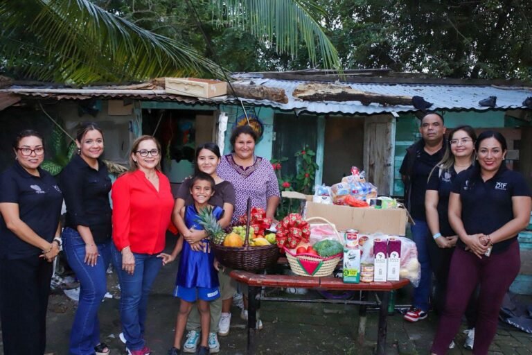 Beneficia DIF Altamira a familia con apoyo alimentario