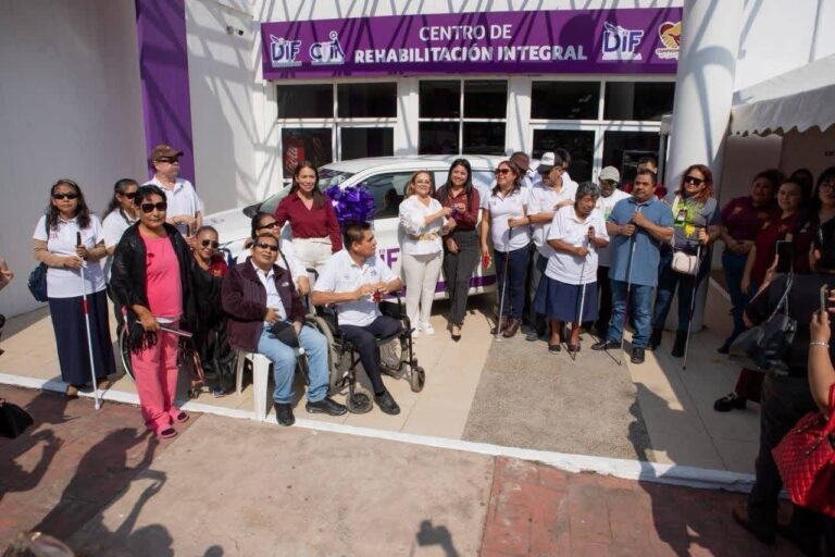 Beneficia DIF Altamira a personas invidentes con transporte digno y seguro
