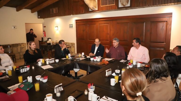 Reconocen a Armando Martínez por su trabajo en favor de la comunidad altamirense