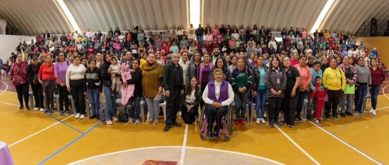 DIF Altamira reconoce el compromiso de padres de familia con la niñez