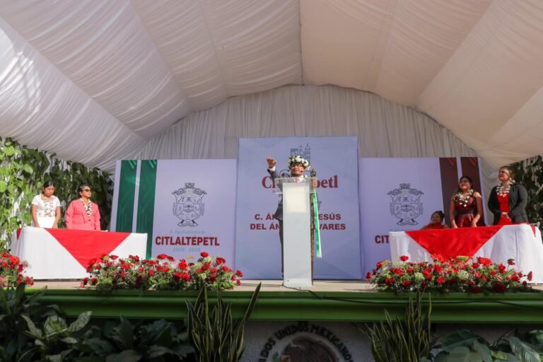 Jesús del Ángel Olivares rinde protesta como alcaldede Citlaltépetl y recibe el Bastón de Mando