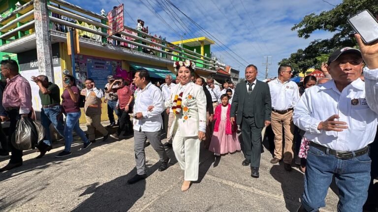 LLAMA BOLIVIA PATRICIO DEL ANGEL A TRABAJAR EN UNIDAD POR TAMALIN