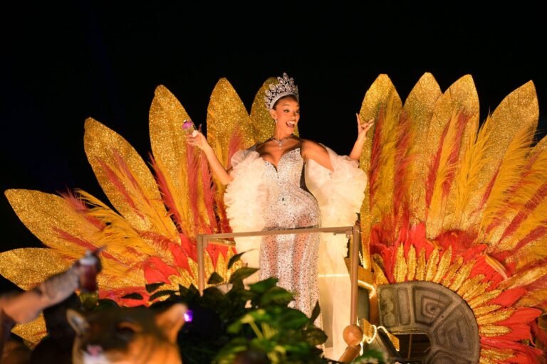 Color, música y gran convocatoria en el Tercer Desfile del Carnaval de Veracruz
