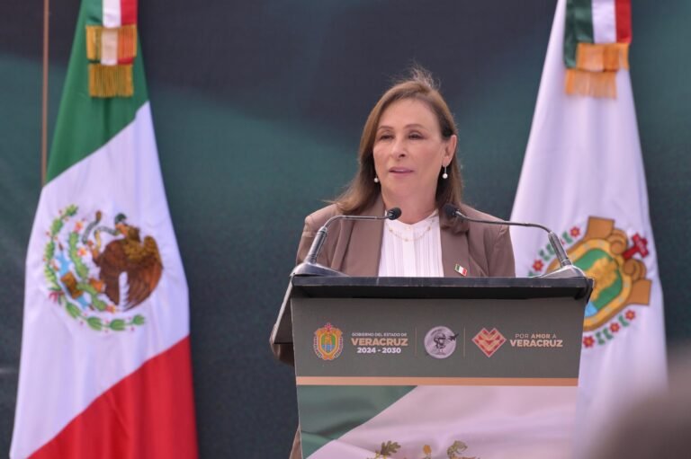 Rocío Nahle refrenda compromiso con la unidad nacional en el Día de la Bandera