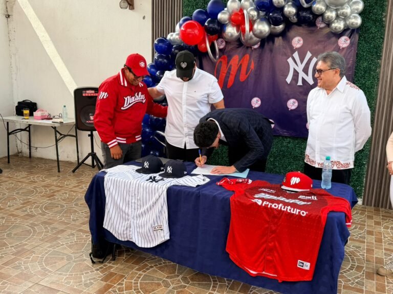 Firma joven altamirense con los Yankees de Nueva York
