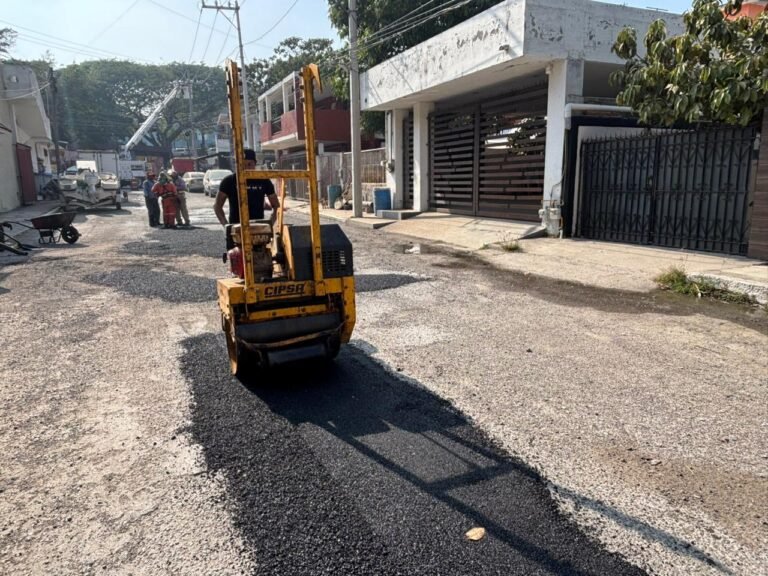 Gobierno de Tampico fortalece programa permanente de bacheo en la ciudad