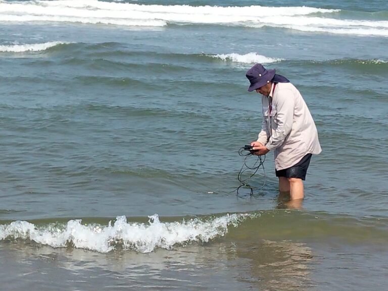 Muestrea Conagua playas del sur de Veracruz para verificar las condiciones ambientales del lugar