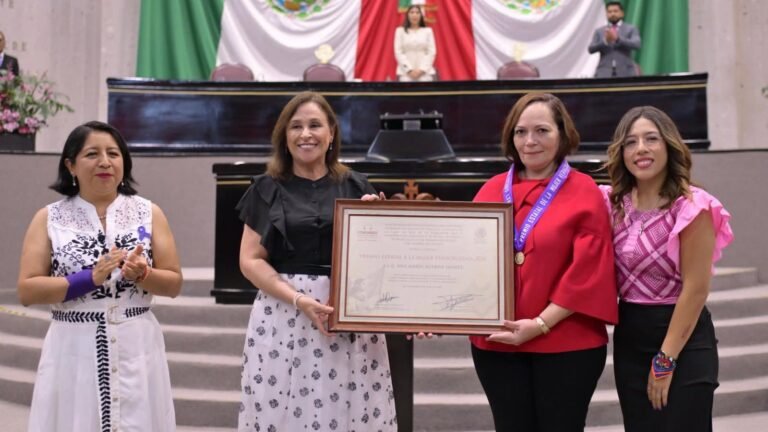 Entregan Premio Estatal a la Mujer Veracruzana a la doctora Ana María Autrán