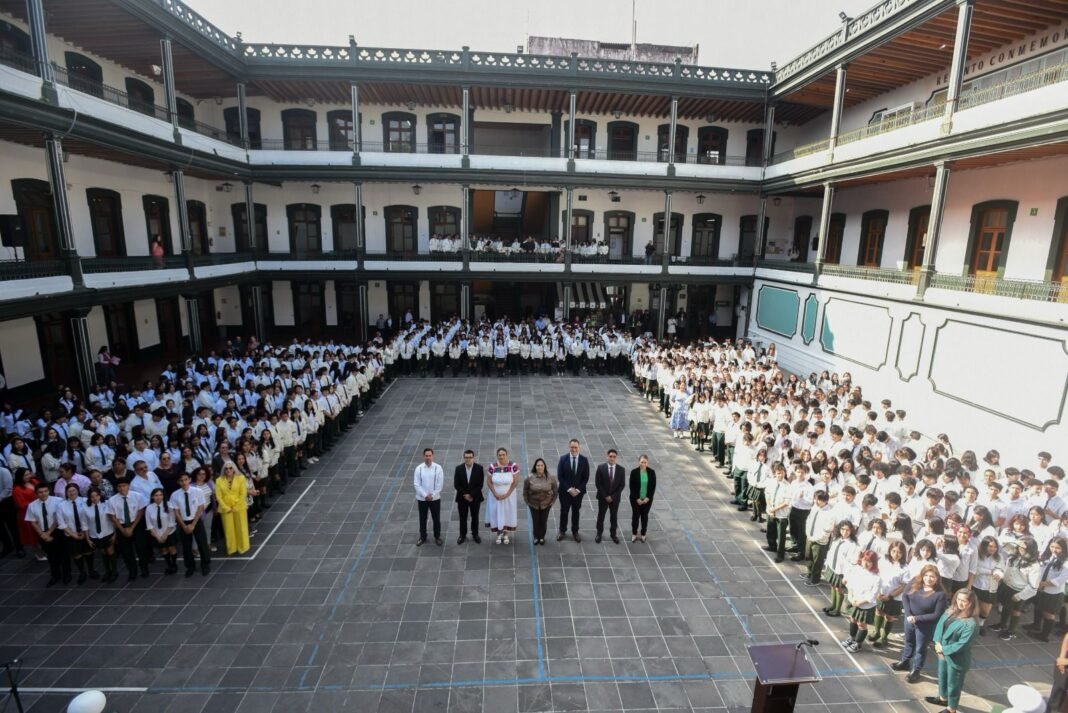 Jóvenes, clave para la construcción de paz y el futuro educativo: SEV