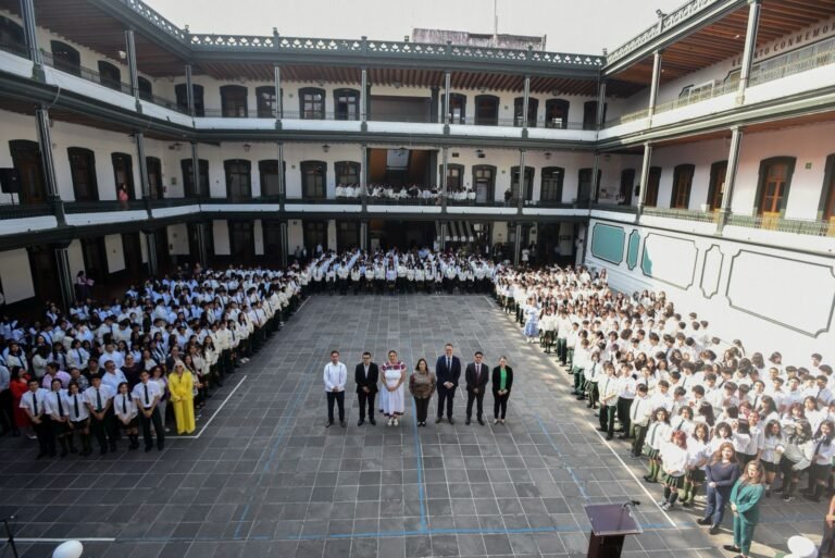 Jóvenes, clave para la construcción de paz y el futuro educativo: SEV