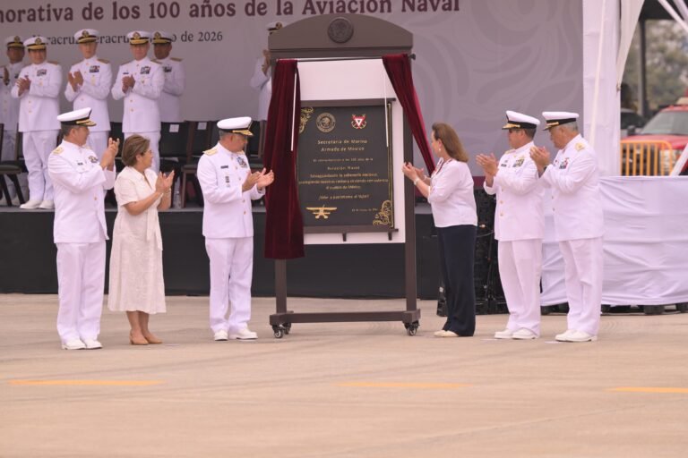 Veracruz honra a la Aviación Naval por un siglo de servicio a la nación