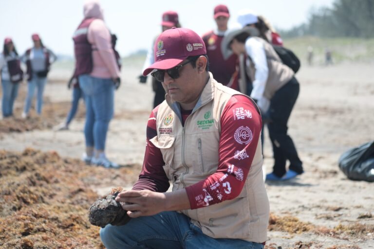 Refuerzan limpieza de Playa Chalchihuecan rumbo a Semana Santa
