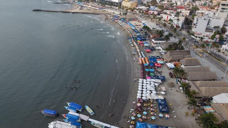 Incrementa afluencia turística en Tuxpan; playas limpias y seguras por Semana Santa