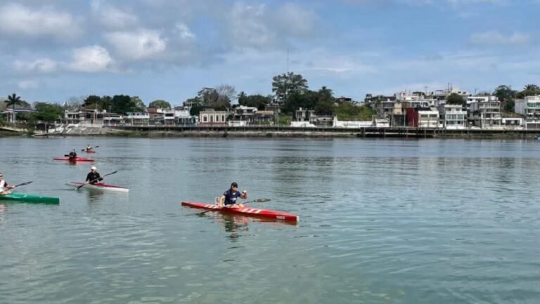 Atletas de Pánuco brillan en Regata Nacional y reciben reconocimiento oficial
