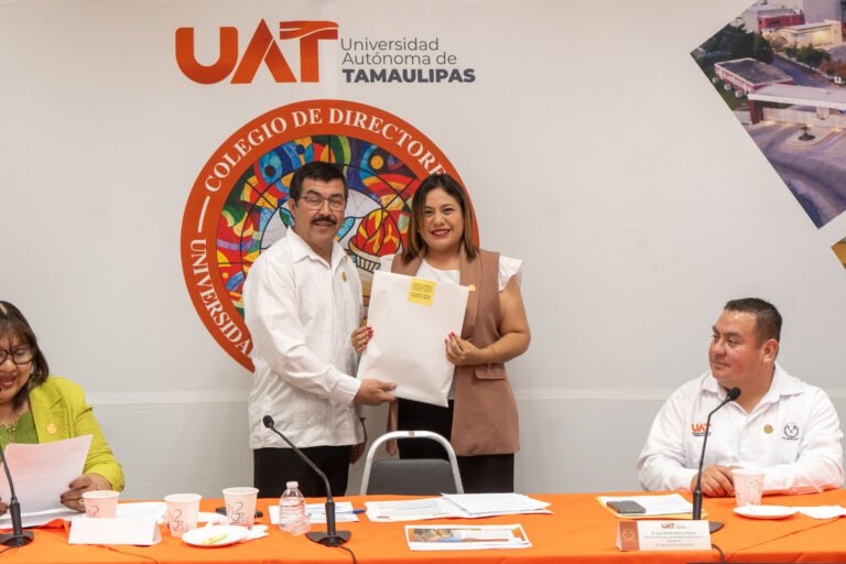 Reconoce rector la excelencia académica de egresados UAT en el EGEL