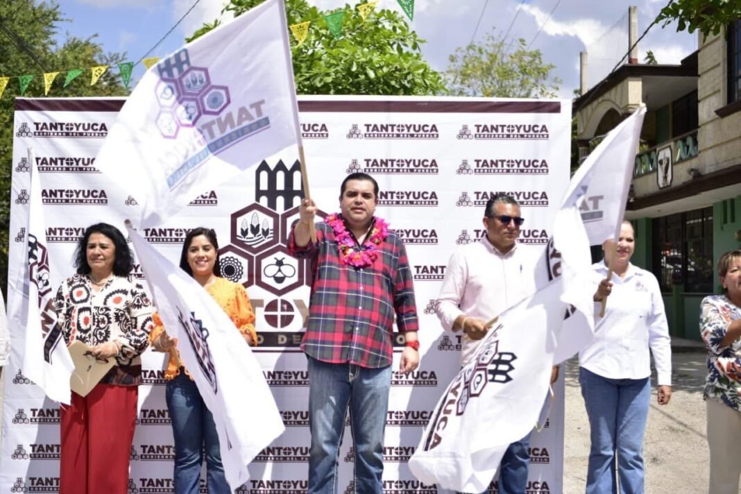 Dan banderazo de obra de rehabilitación de calle