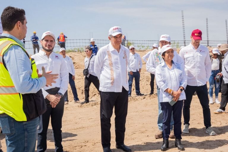 Constatan Américo y titular de la Sedatu obras de urbanización en el Puerto del Norte en Matamoros