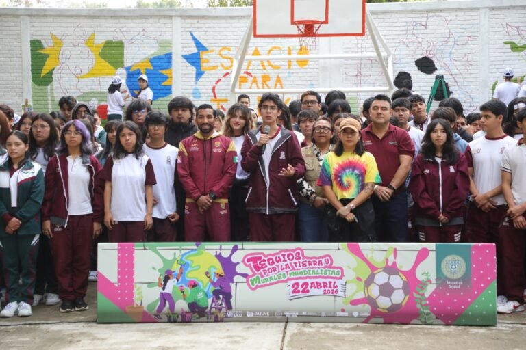 Juventudes transforman espacios con Tequios por la Tierra y Murales Mundialistas