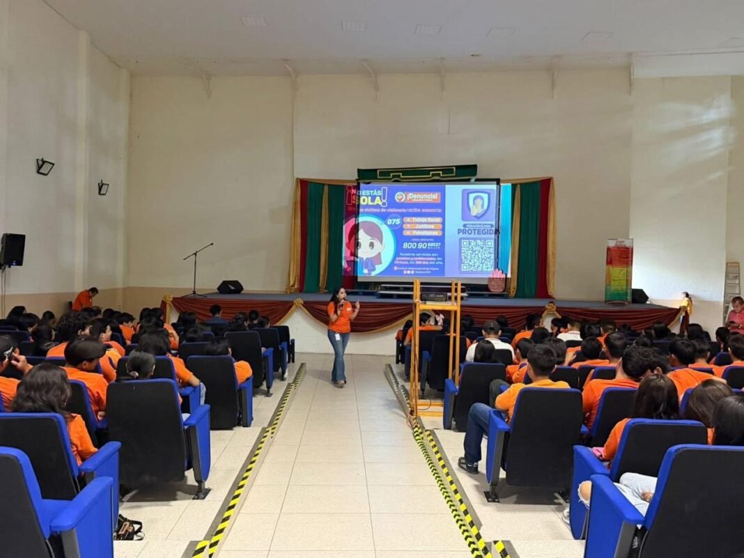 IMM imparte plática a alumnos de tebaev