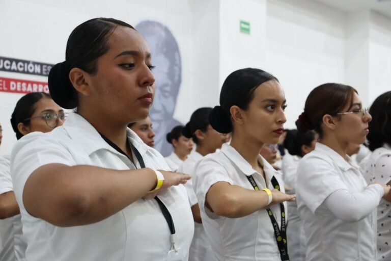 Valida Gobierno Federal actualización de plan de estudios de la Escuela de Enfermería de Coatepec