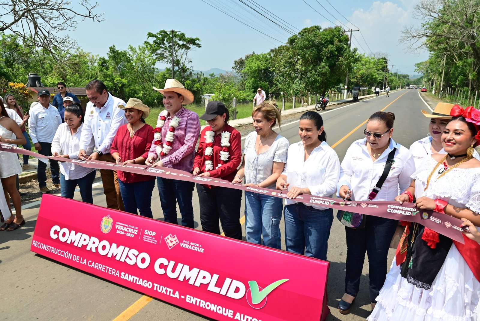 Cumple Rocío Nahle su palabra: entrega la totalidad de la carretera Isla–Santiago Tuxtla