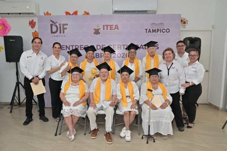 Con voluntad no hay límites: Se graduan 11 adultos mayores de la Estancia «Frente Democrático» del DIF Tampico