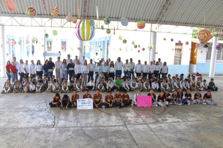 Refrenda Pánuco apoyo total a educación y deporte