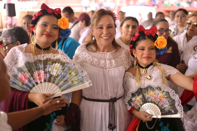 Ser madre es una entrega para toda la vida: Rocío Nahle
