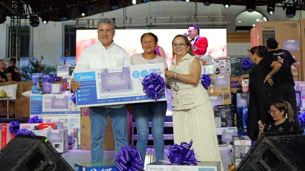 Disfrutan más de 5 mil mamás altamirenses espectacular festejo