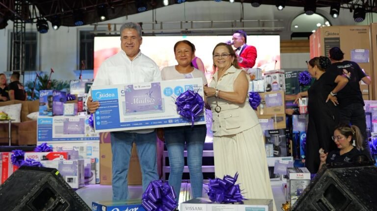 Disfrutan más de 5 mil mamás altamirenses espectacular festejo