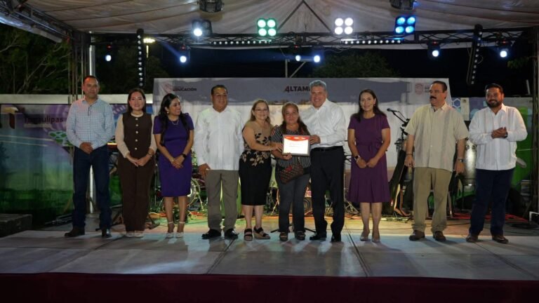 Reconoce Armando Martínez a maestros altamirenses con emotivo festejo