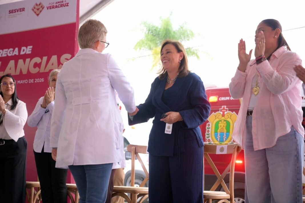 La salud no puede esperar: Gobernadora entrega 30 ambulancias a hospitales.