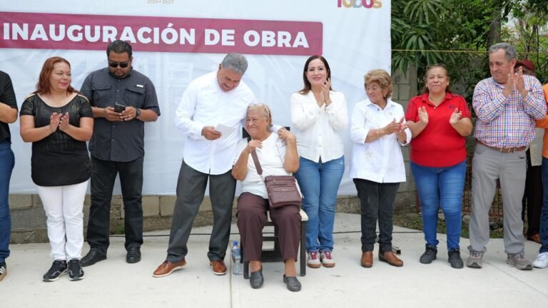 Entrega Armando Martínez pavimentación de calle en El Edén