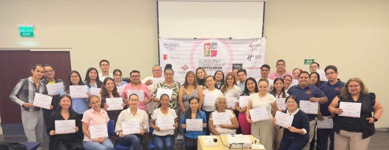 Capacitan a hoteleros de Xalapa para fortalecer atención turística