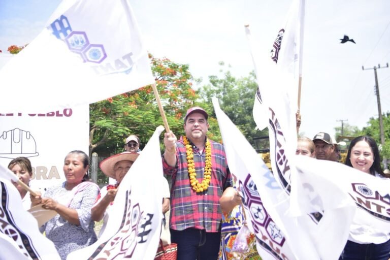 Inicia Ayuntamiento obra carretera en Ixcanelco