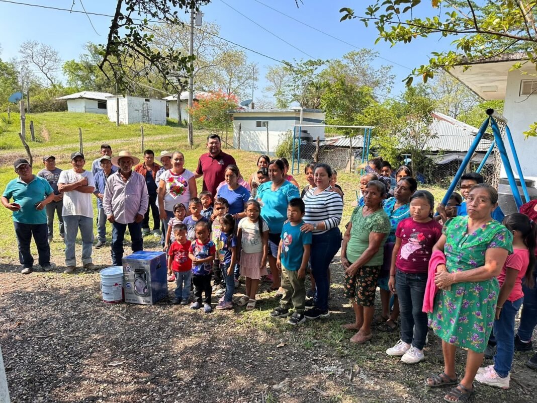 Gobierno de Tantoyuca fortalece a preescolar con entrega de materiales en Manantiales Chopopo