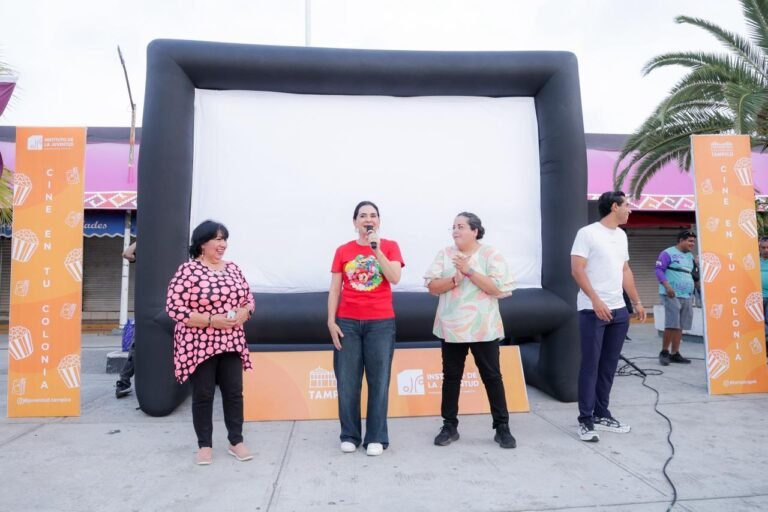 Disfrutan familias tampiqueñas nueva Jornada de Cine en Tu Colonia encabezada por Mónica Villarreal