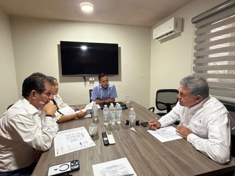 Gestionan permisos para continuar con desazolve de sistema lagunero