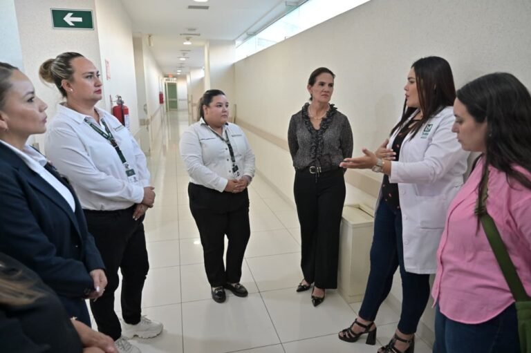 Visita Luz Adriana Villarreal a Mujeres beneficiarias por Campaña de Reconstrucción Mamaria en el Hospital Civil