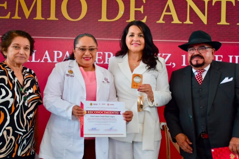 Honra Veracruz trayectoria de quienes dedican su vida al cuidado de la salud