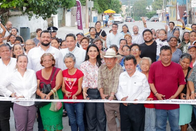 Después de más de 50 años, vecinos de la colonia Arenal reciben obra de pavimentación