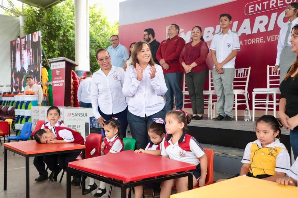Ninguna escuela quedará fuera del programa de mobiliario: Rocío Nahle García