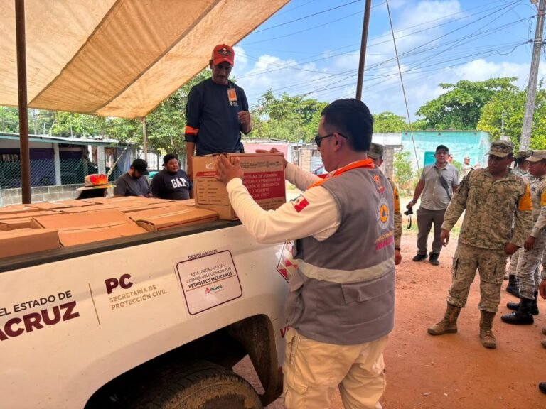 Distribuye Protección Civil ayuda humanitaria y atención médica a familias afectadas en Isla