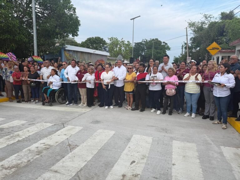 Entrega Armando Martínez obras de pavimentación por más de 7 millones de pesos 